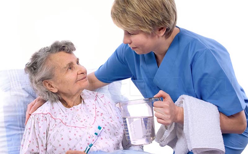 Гигиенический уход за стариками в пансионате